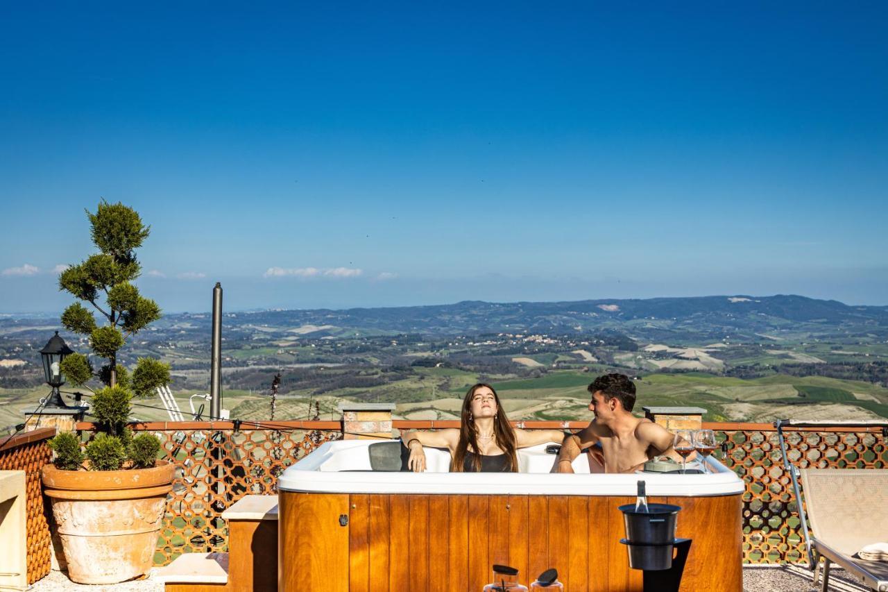 Agri Apartment La Terrazza La Ripadoro Chianni Eksteriør billede