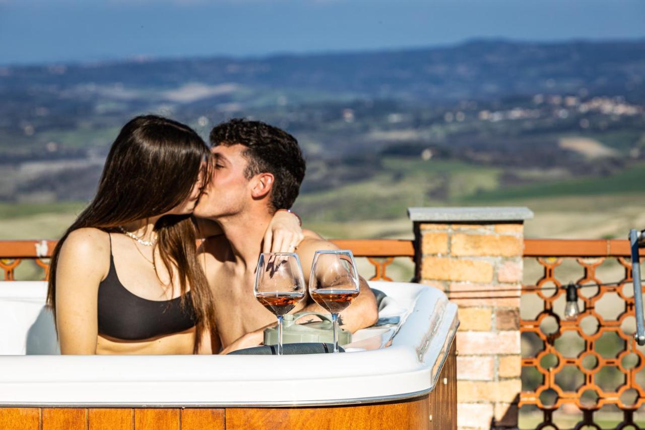 Agri Apartment La Terrazza La Ripadoro Chianni Eksteriør billede